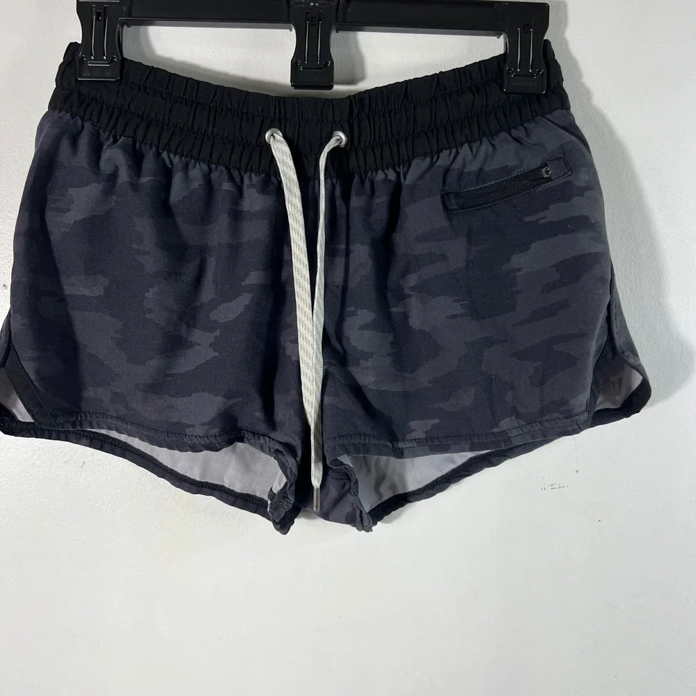 Vuori Clementine Shorts Black Camo Athletic Pockets Drawstring S‎